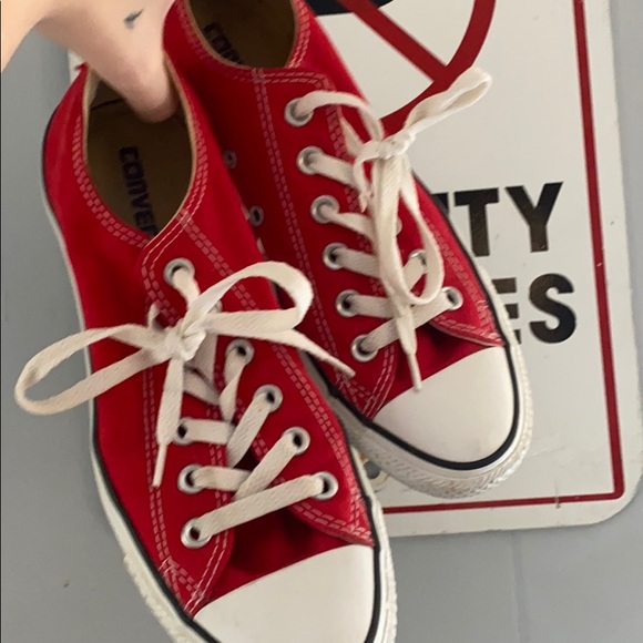 Red low top converse - Picture 1 of 3